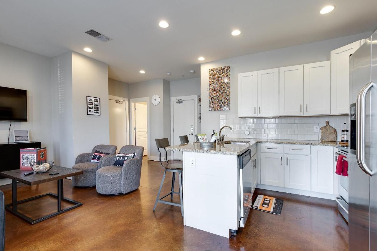 Holiday home Music Row Luxury - Two King Bedrooms - Private Garage & Ensuite Baths