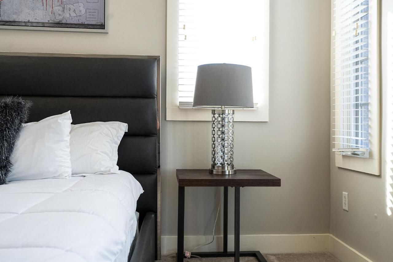 Music Row Luxury - Two King Bedrooms - Private Garage & Ensuite Baths Holiday home *