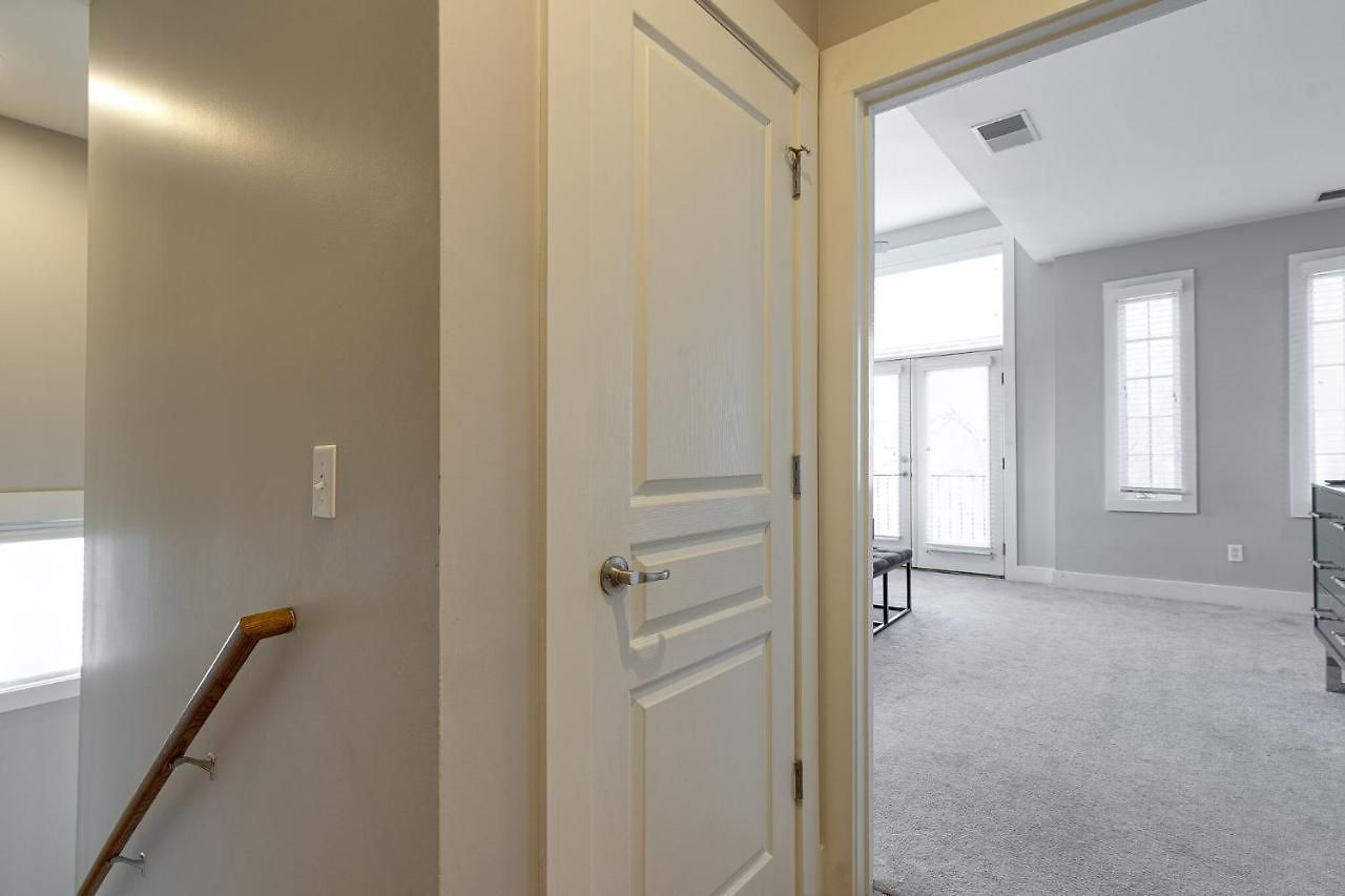 Holiday home Music Row Luxury - Two King Bedrooms - Private Garage & Ensuite Baths