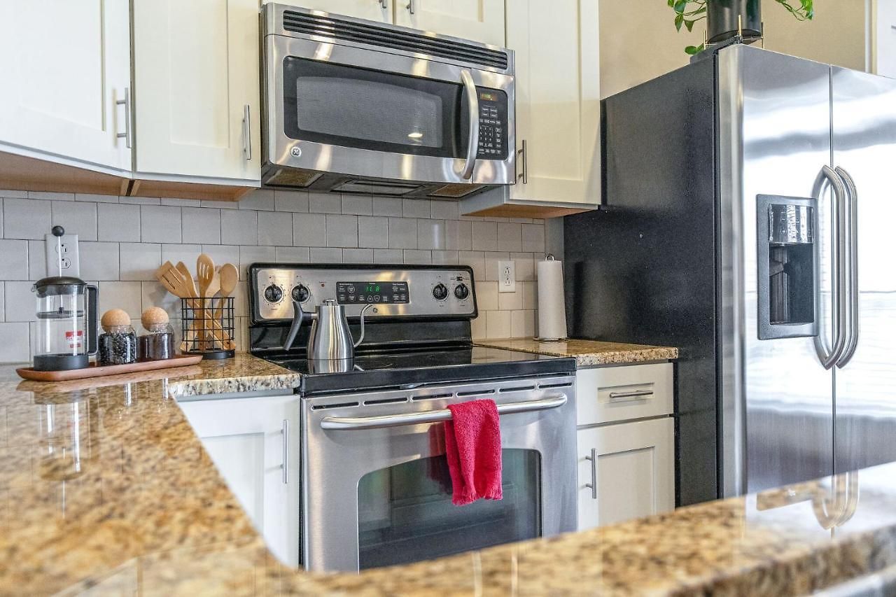 Music Row Luxury - Two King Bedrooms - Private Garage & Ensuite Baths Nashville