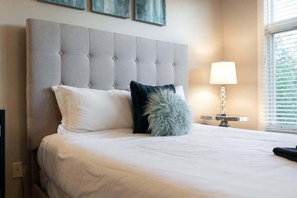 Three-level West End With Private Office And Free Secured Parking