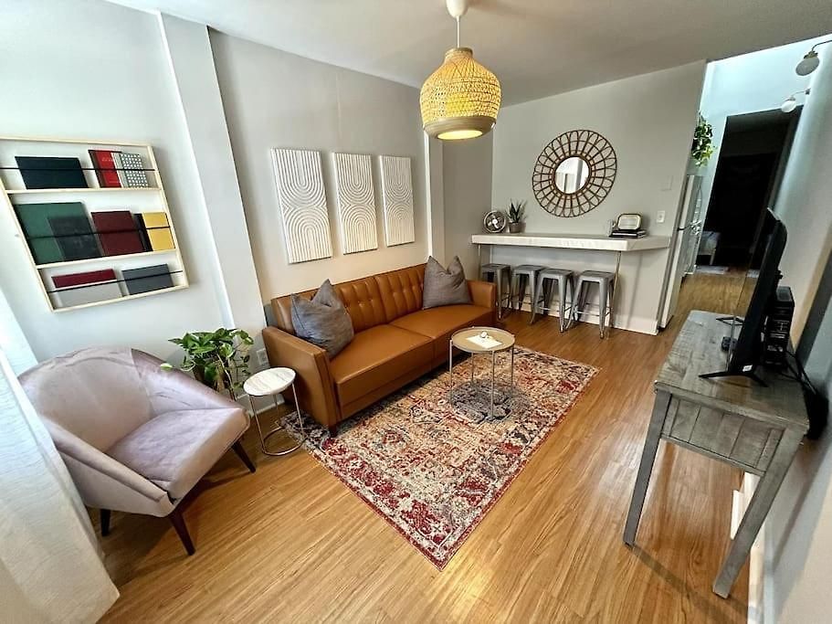 Just A Mile To Broadway Apartment *