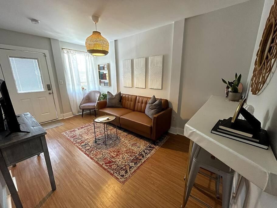 Apartment Just A Mile To Broadway