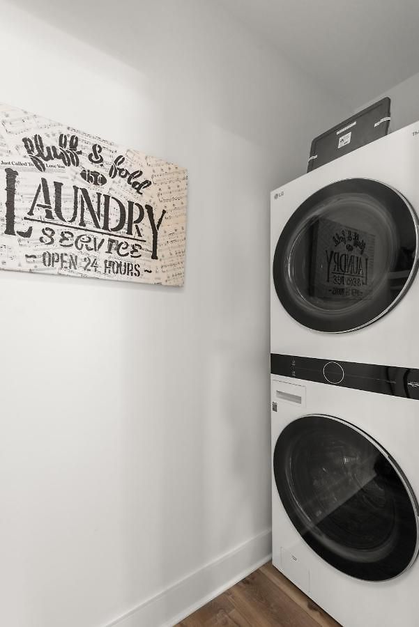 In Walkable Area 25 Miles To Downtown Family & Dog Friendly Nashville