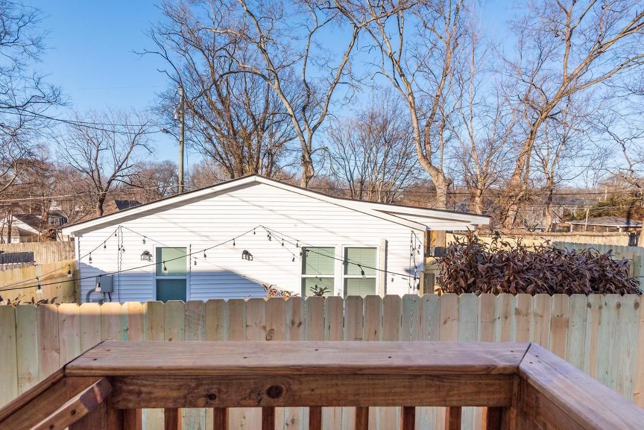 In Walkable Area 25 Miles To Downtown Family & Dog Friendly Holiday home *
