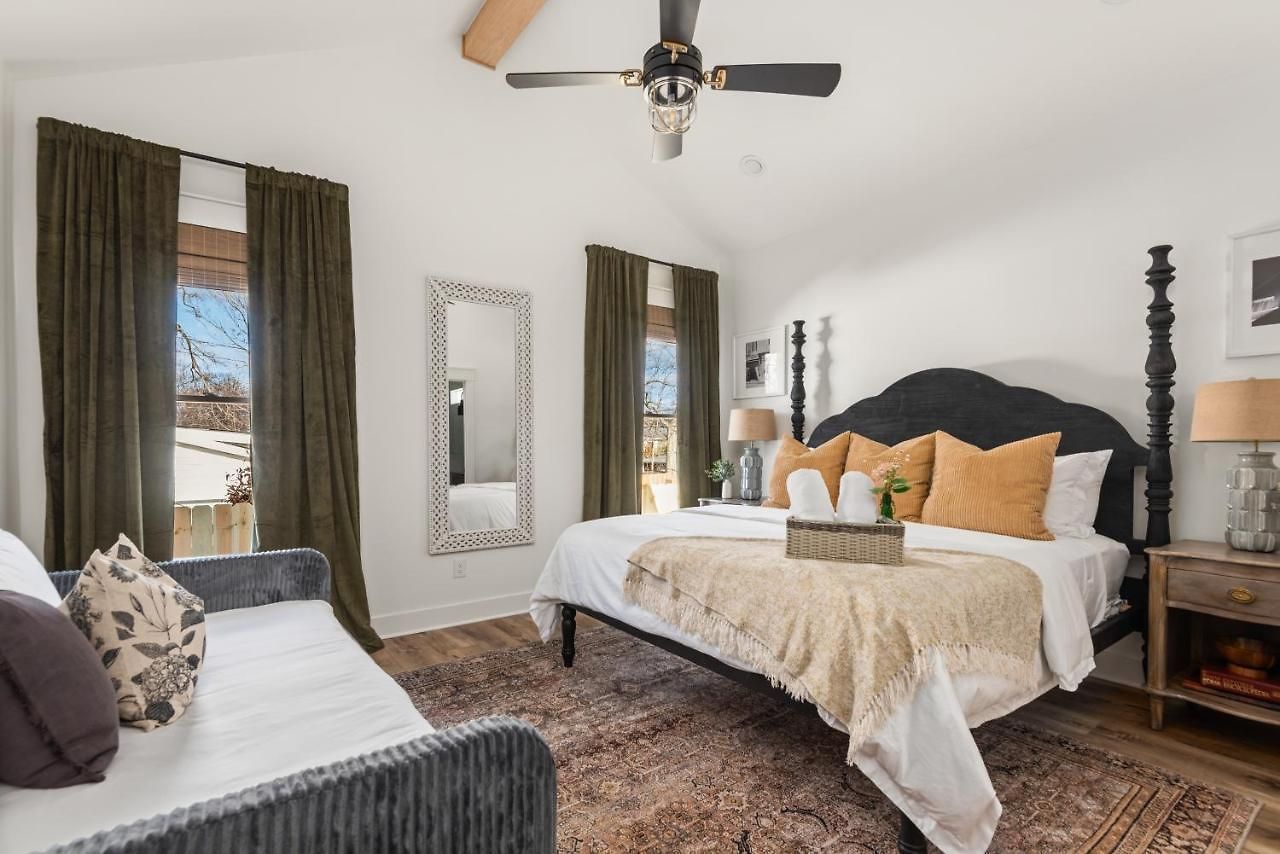 Holiday home In Walkable Area 25 Miles To Downtown Family & Dog Friendly Nashville