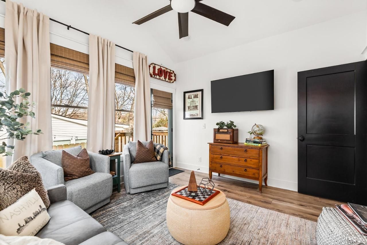 Holiday home In Walkable Area 25 Miles To Downtown Family & Dog Friendly Nashville