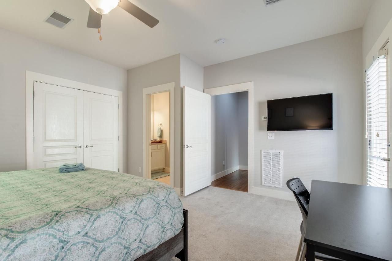 Holiday home West End Townhome With 2 En-suites And Free Private Parking Nashville