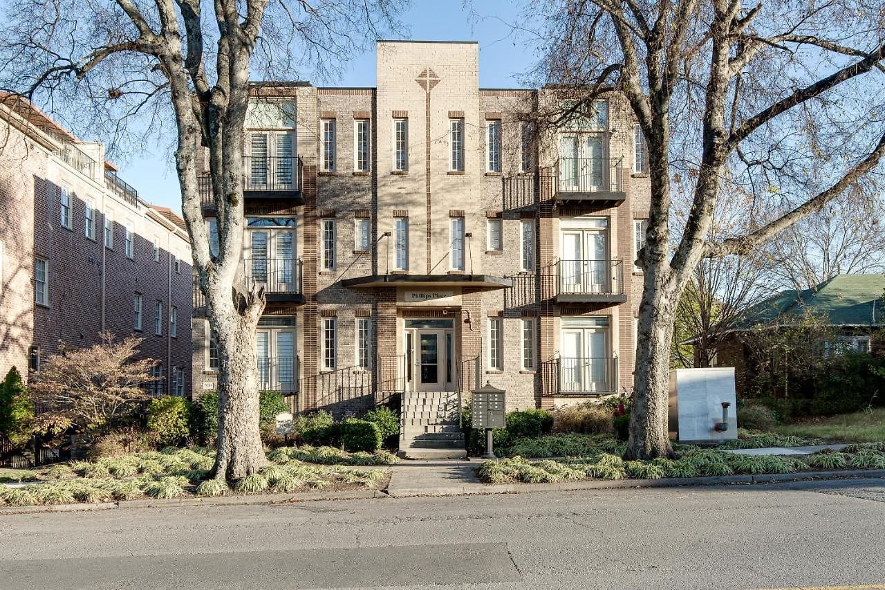 Modern 3-story West End - Free 2-car Garage * Nashville