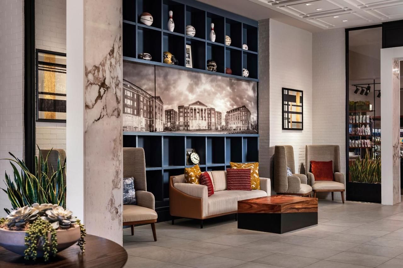 Marriott At Vanderbilt Hotel