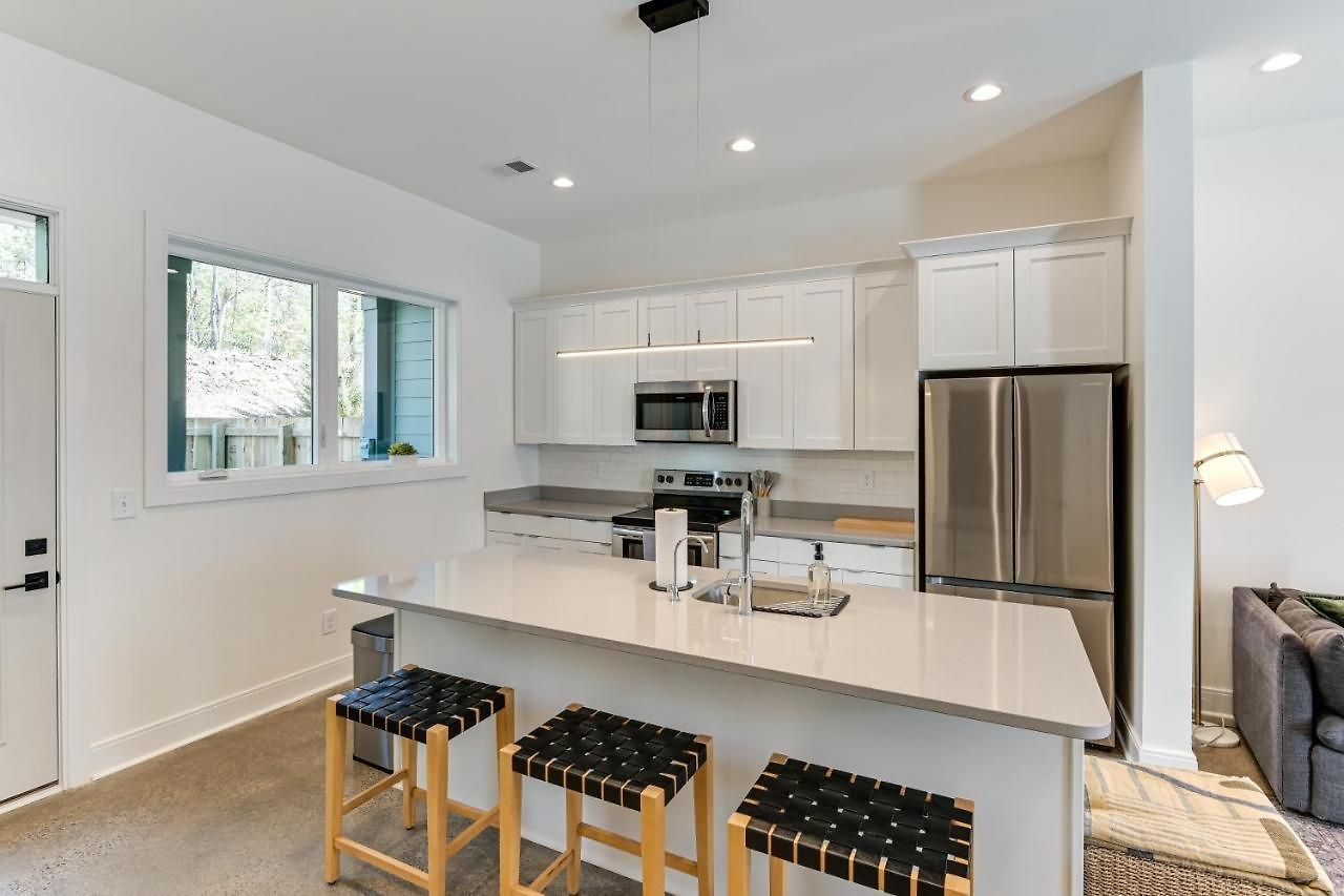 Holiday home 7 Mi To Dtwn Nashville: Modern Madison Townhome