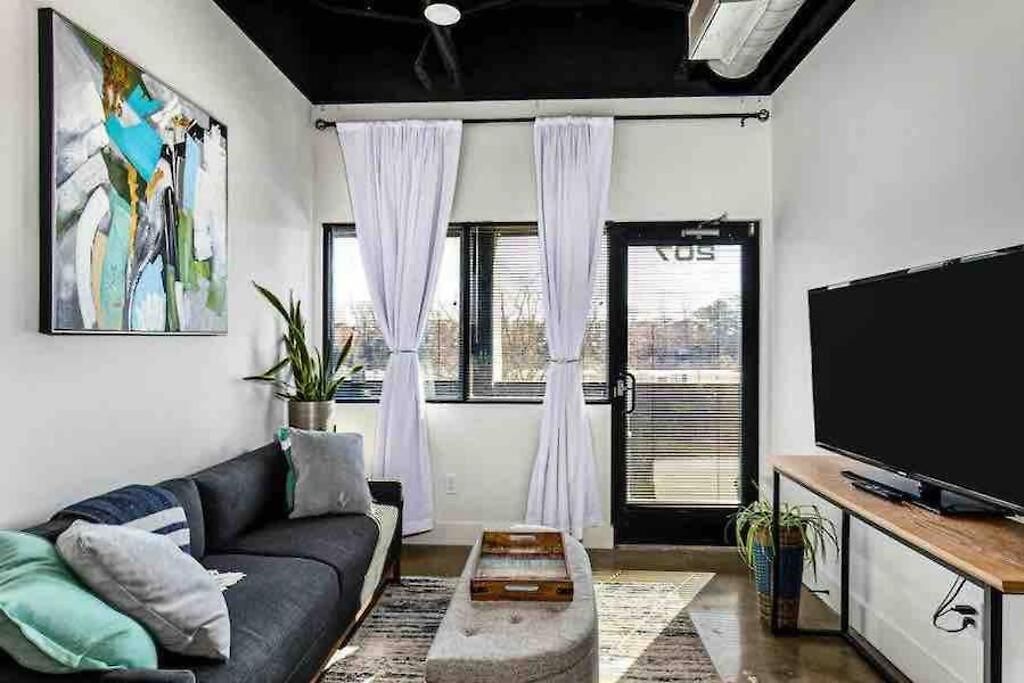 Apartment Brand New Near Downtown Nash W Washer Dryer *