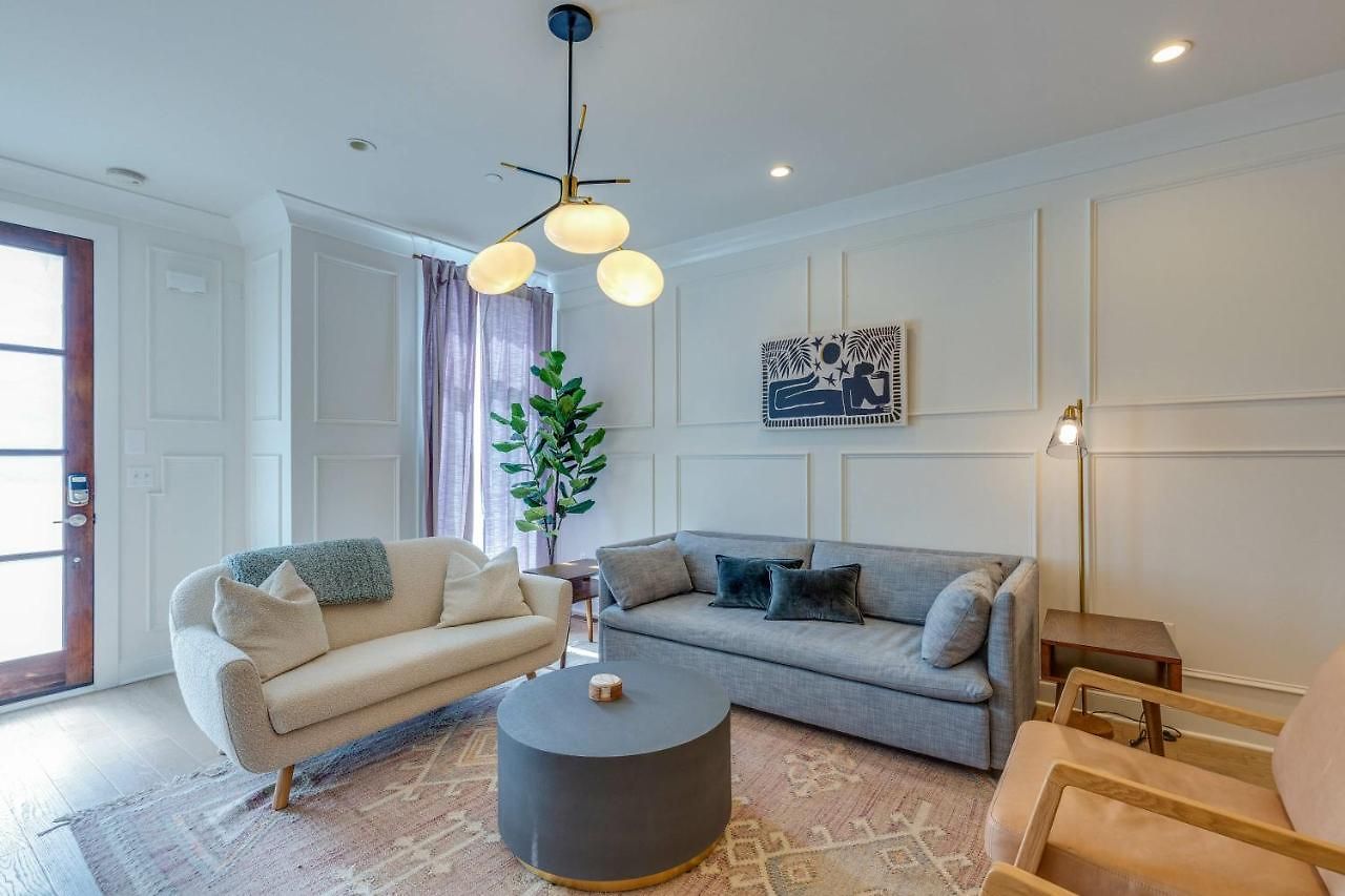 Belmont Music Row 4 Bed, Rooftop, 10 Minutes To Dt, 24 Hour Hospitality Team, Perfect For Groups, 7 Miles To Airport Holiday home