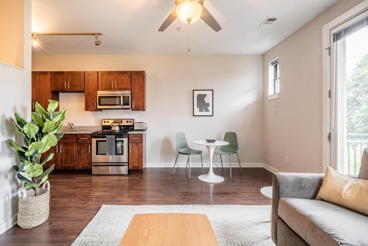 Cozysuites Music Row Astonishing Sdo 22 *