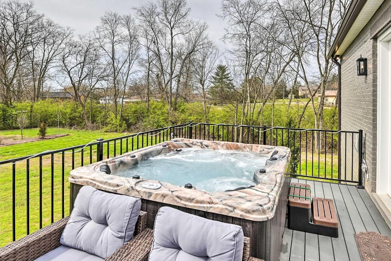 Beautiful Near Downtown W/ Hot Tub! Nashville