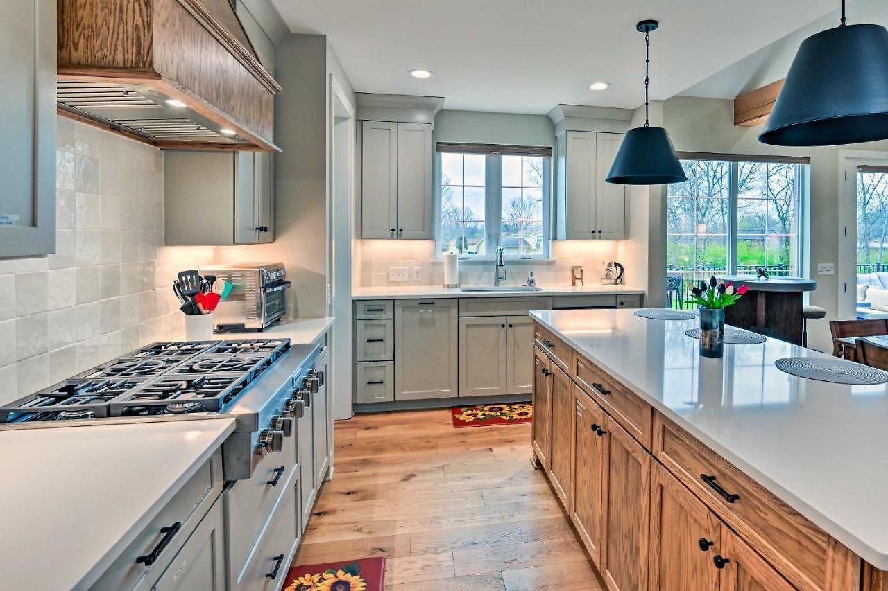 Beautiful Near Downtown W/ Hot Tub! Holiday home Nashville