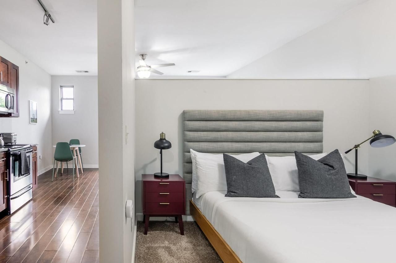 Cozysuites Musicrow Astonishing Studio! 52