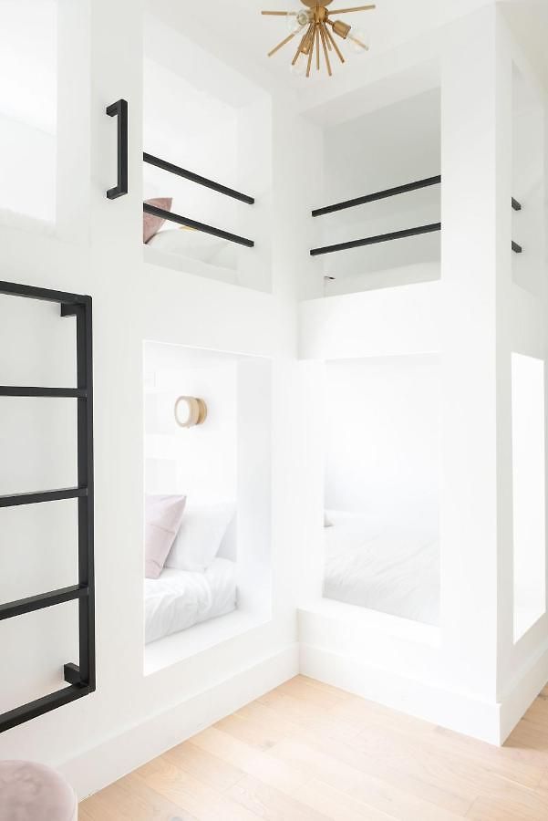 Holiday home Gated Luxe With Rooftop, Bunk Room, & Parking, Sleeps 10 With King Suite, Queen & Custom Bunks, Gourmet Kitchen With Wine Fridge, Rooftop Patio, Dog Friendly, Dedicated Parking, Mins From Downtown And Broadway, 24 Hour Hospitality Nashville