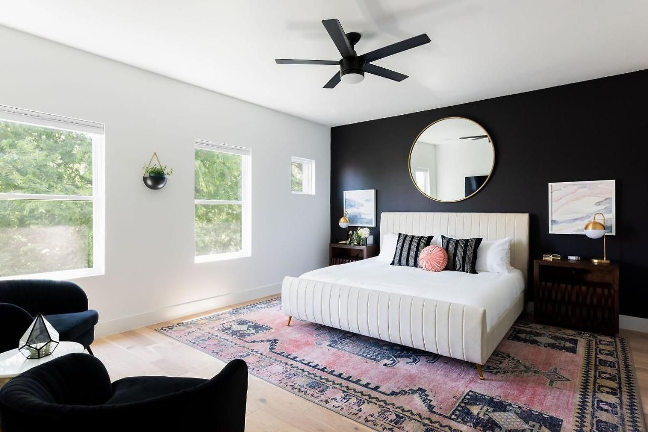 Gated Luxe With Rooftop, Bunk Room, & Parking, Sleeps 10 With King Suite, Queen & Custom Bunks, Gourmet Kitchen With Wine Fridge, Rooftop Patio, Dog Friendly, Dedicated Parking, Mins From Downtown And Broadway, 24 Hour Hospitality Holiday home *