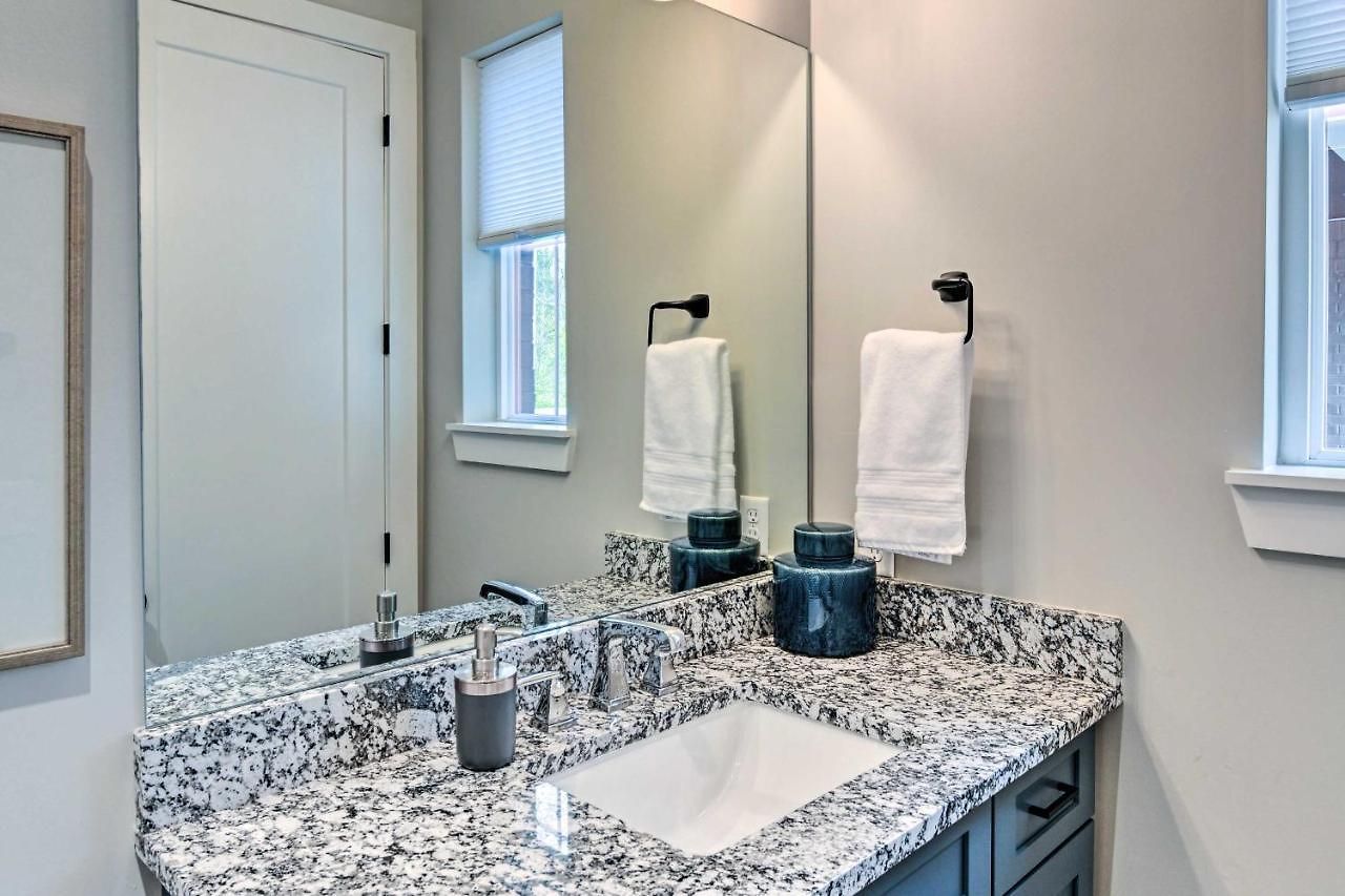 Beautiful Near Downtown W/ Hot Tub! Nashville