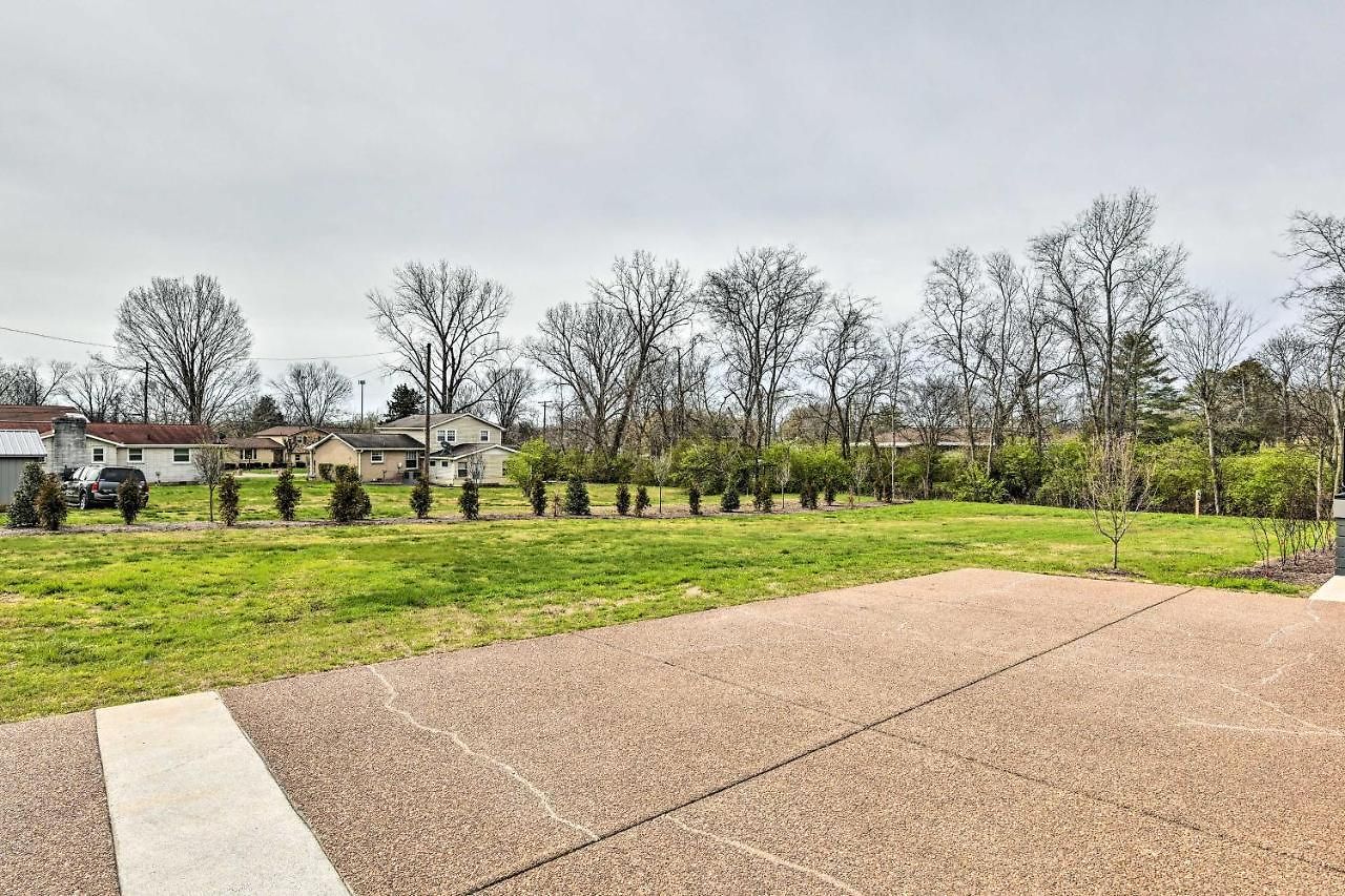 Beautiful Near Downtown W/ Hot Tub! Holiday home