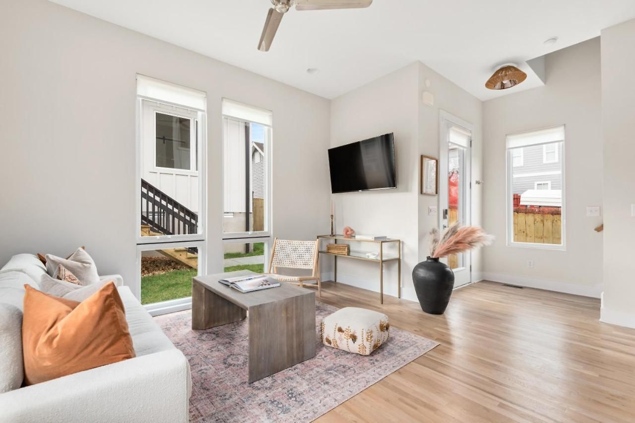 Serene Boho Chic Home-mins To Dt Holiday home Nashville