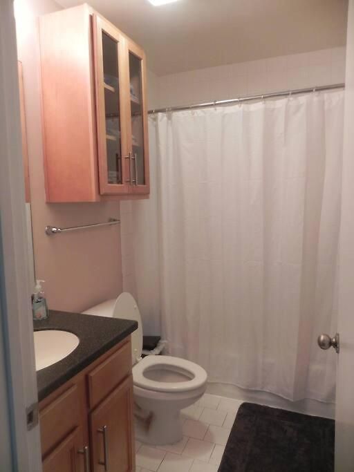 Captain's Quarters Riverfront #1 Apartment *