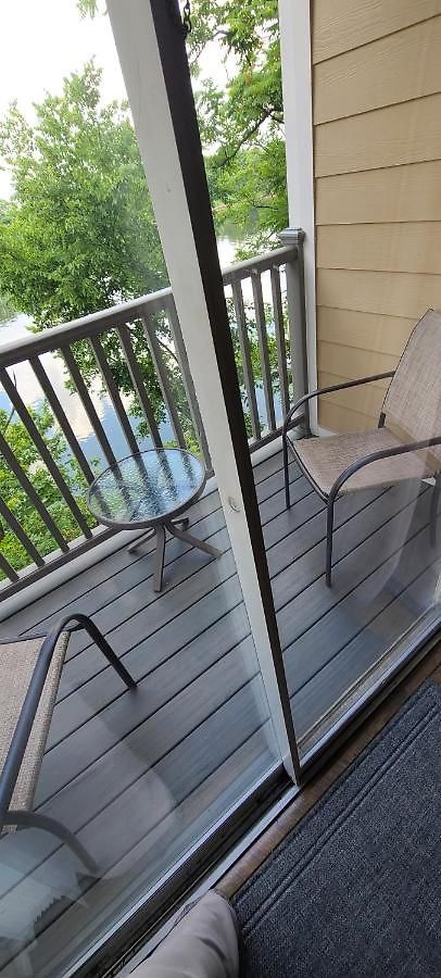 Captain's Quarters Riverfront #2 Apartment