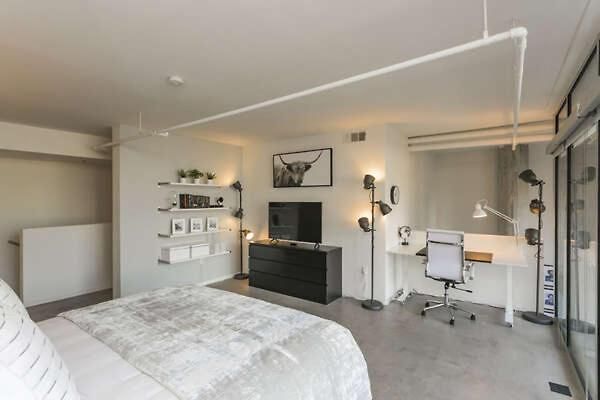 Holiday home Luxe + Modern Johnny Cash Inspired Executive