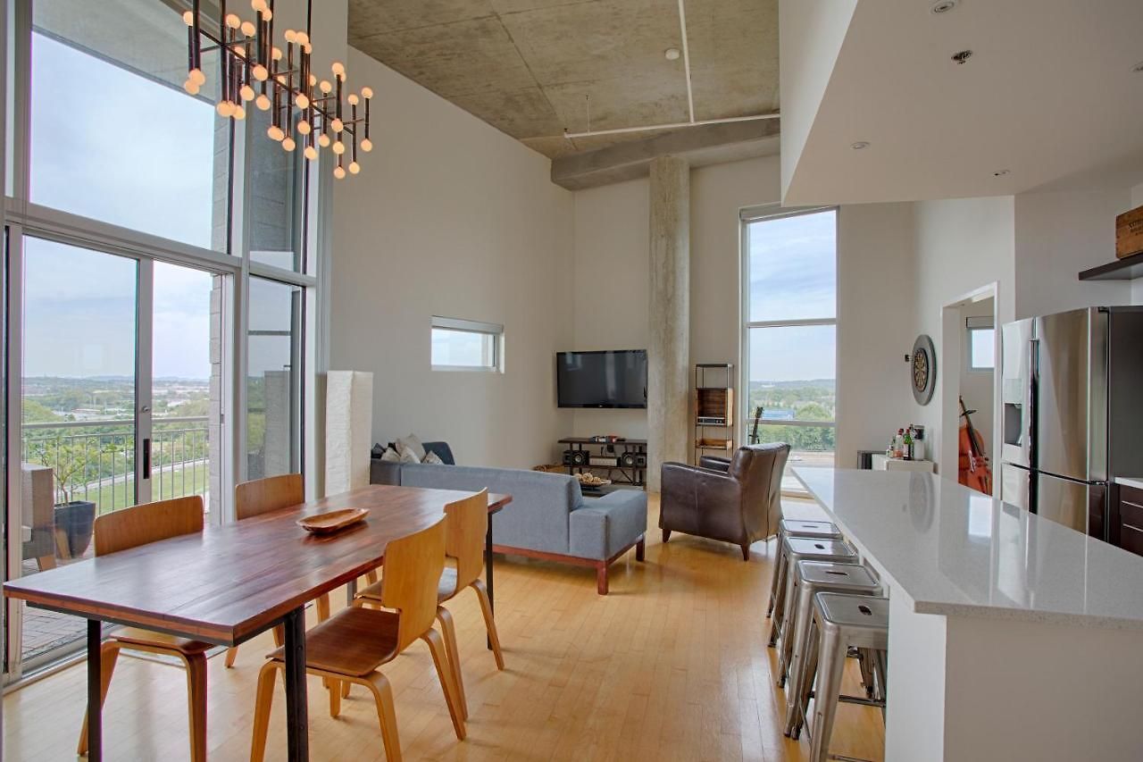 Luxe Two Bedroom Penthouse With Skyline Views, Internet, Gym Holiday home Nashville