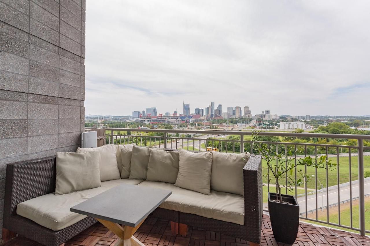 Luxe Two Bedroom Penthouse With Skyline Views, Internet, Gym Holiday home
