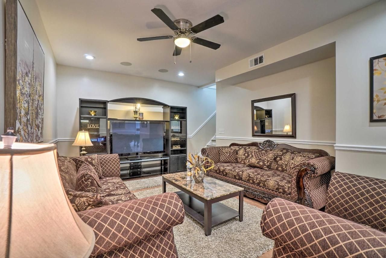 W/ Seasonal Pool < 5 Mi To Dtwn! Holiday home Nashville