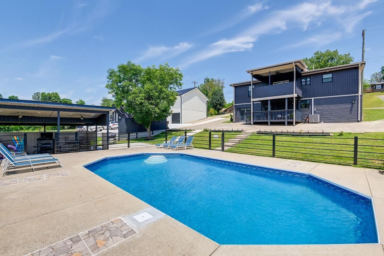W/ Seasonal Pool < 5 Mi To Dtwn! Holiday home Nashville