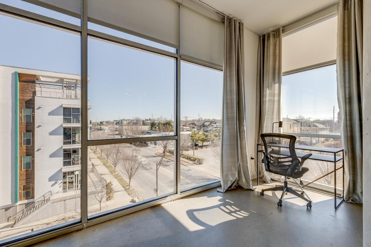 Amazing 2 Bd 4th Floor With Spectacular Views *