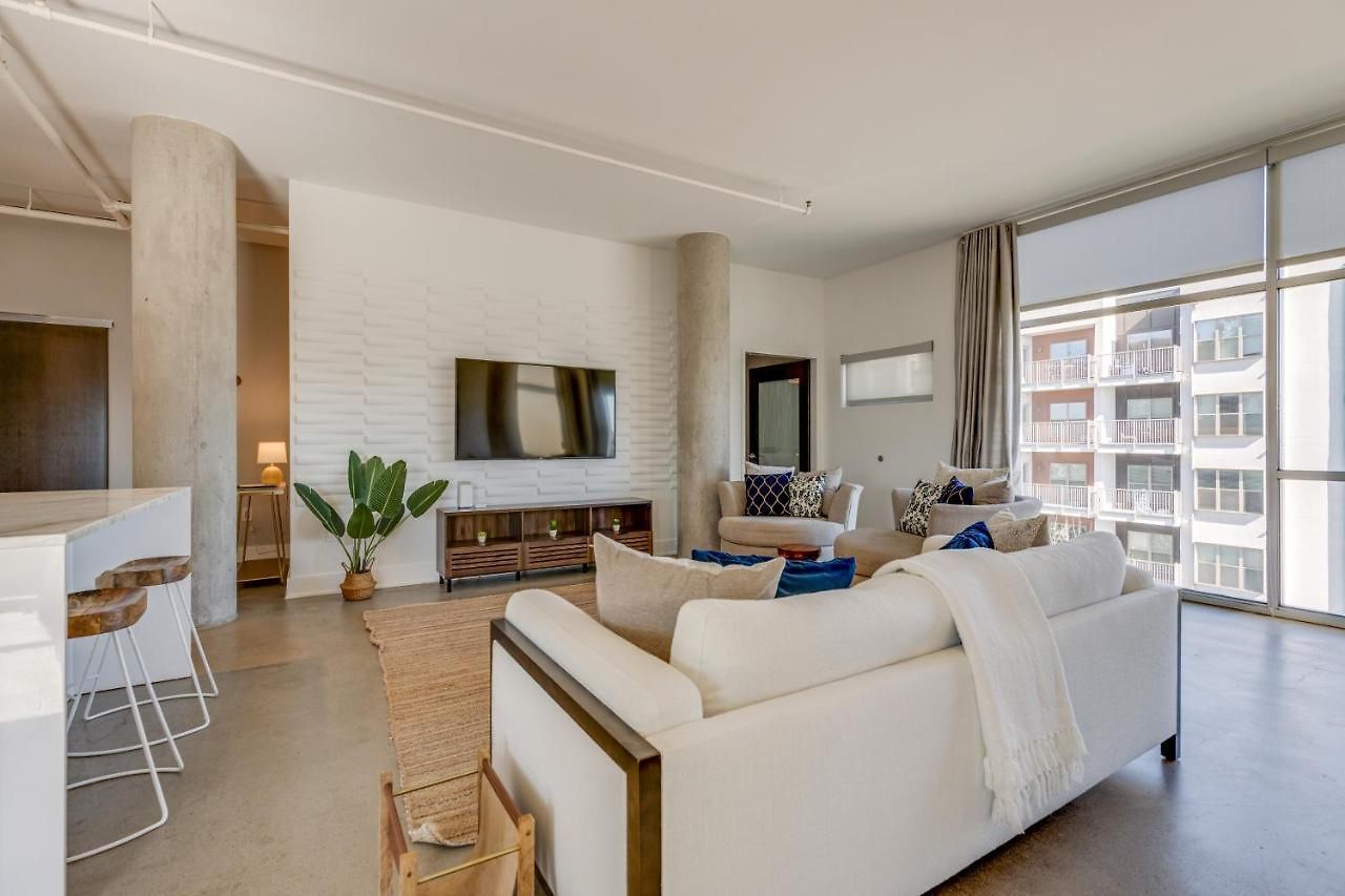 Amazing 2 Bd 4th Floor With Spectacular Views *