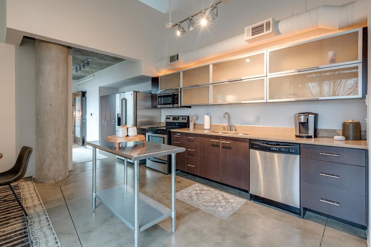 Two Story 2bd 2ba A Work Live