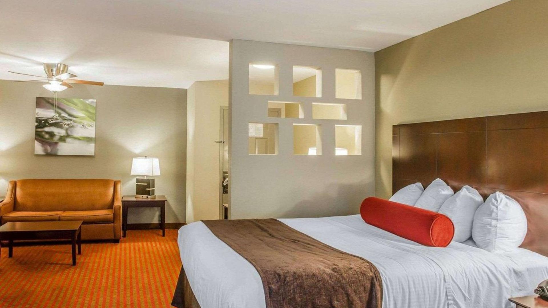 Hotel Quality Airport 4*