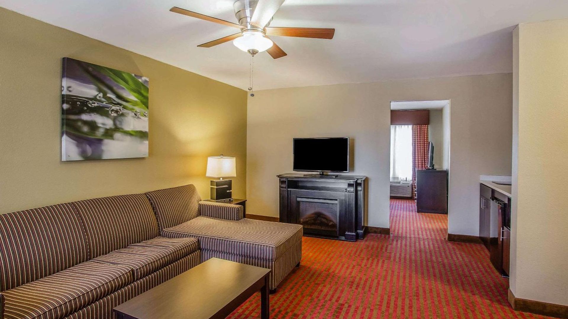 Quality Airport Hotel 4*