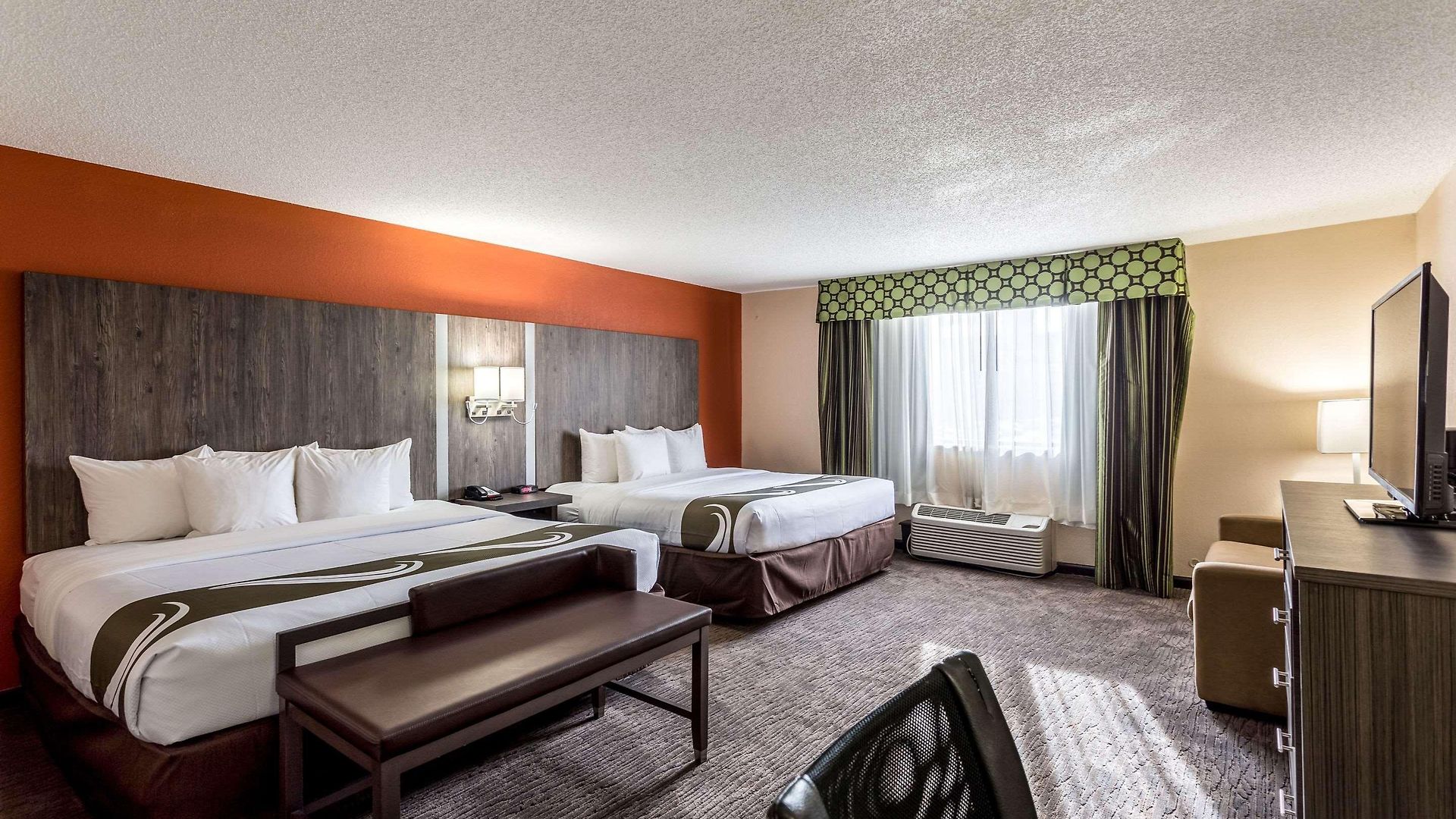 Comfort & Downtown - Stadium Hotel