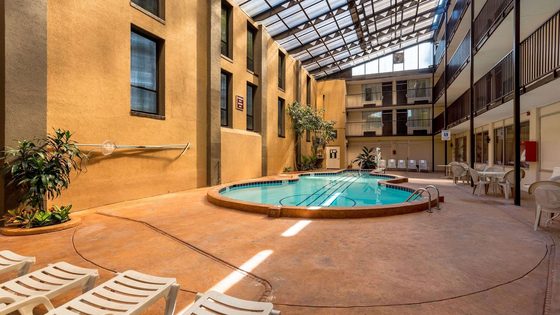 Comfort & Downtown - Stadium Hotel
