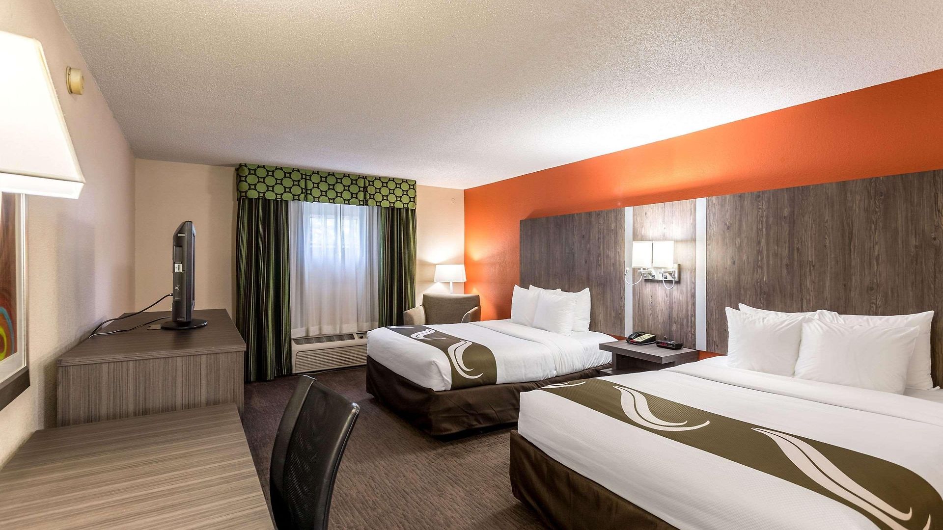 Comfort & Downtown - Stadium Hotel