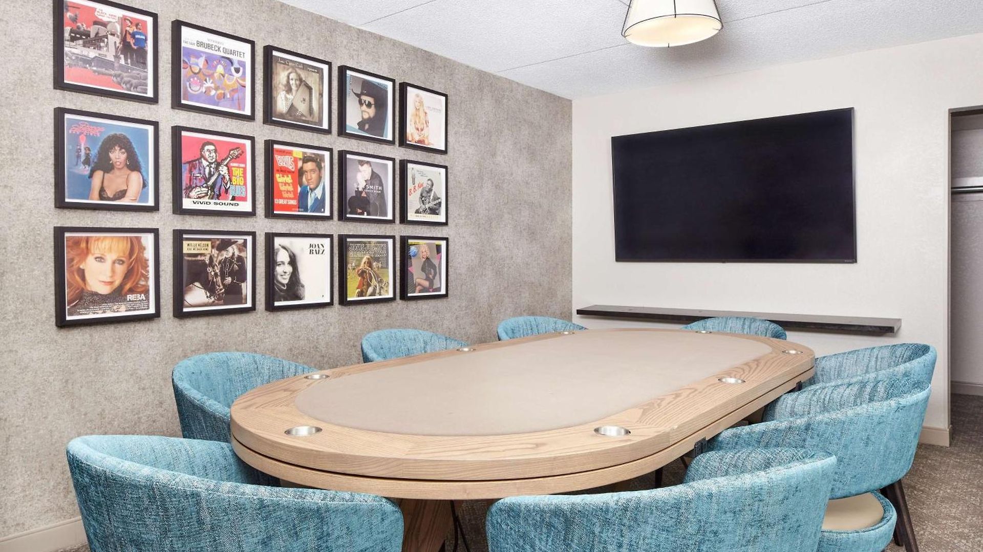 Doubletree By Hilton Airport 3*