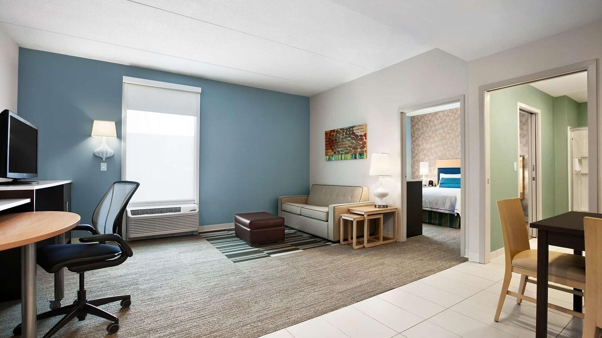 Home2 Airport 3*