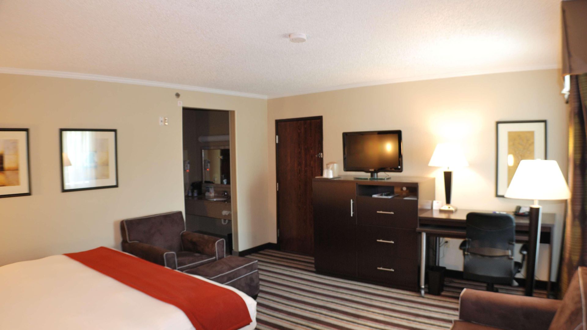 Hotel Express W-i40 By Ihg 3*