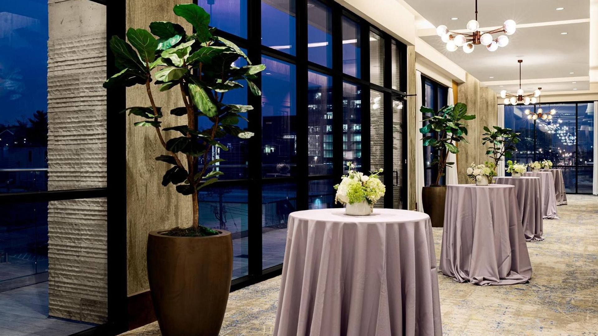 & Downtown - Broadway By Ihg 3*