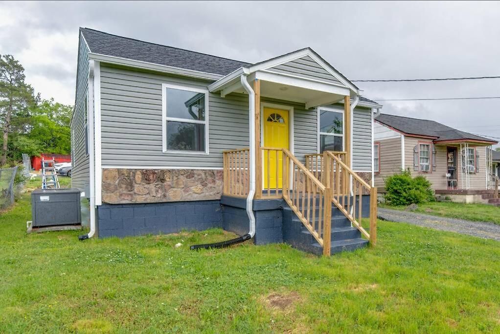 Hot Tub Getaway Close To Downtown! *