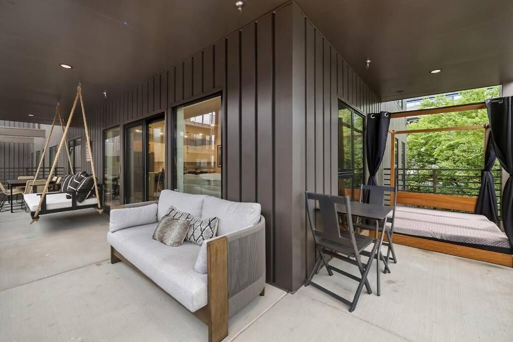 Apartment Downtown Pool, Gym + Skyline Views Walk To Bridgestone