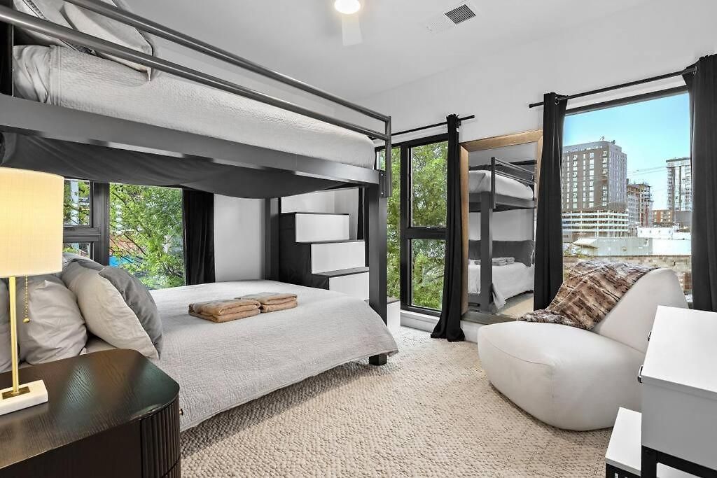 Apartment Downtown Pool, Gym + Skyline Views Walk To Bridgestone *