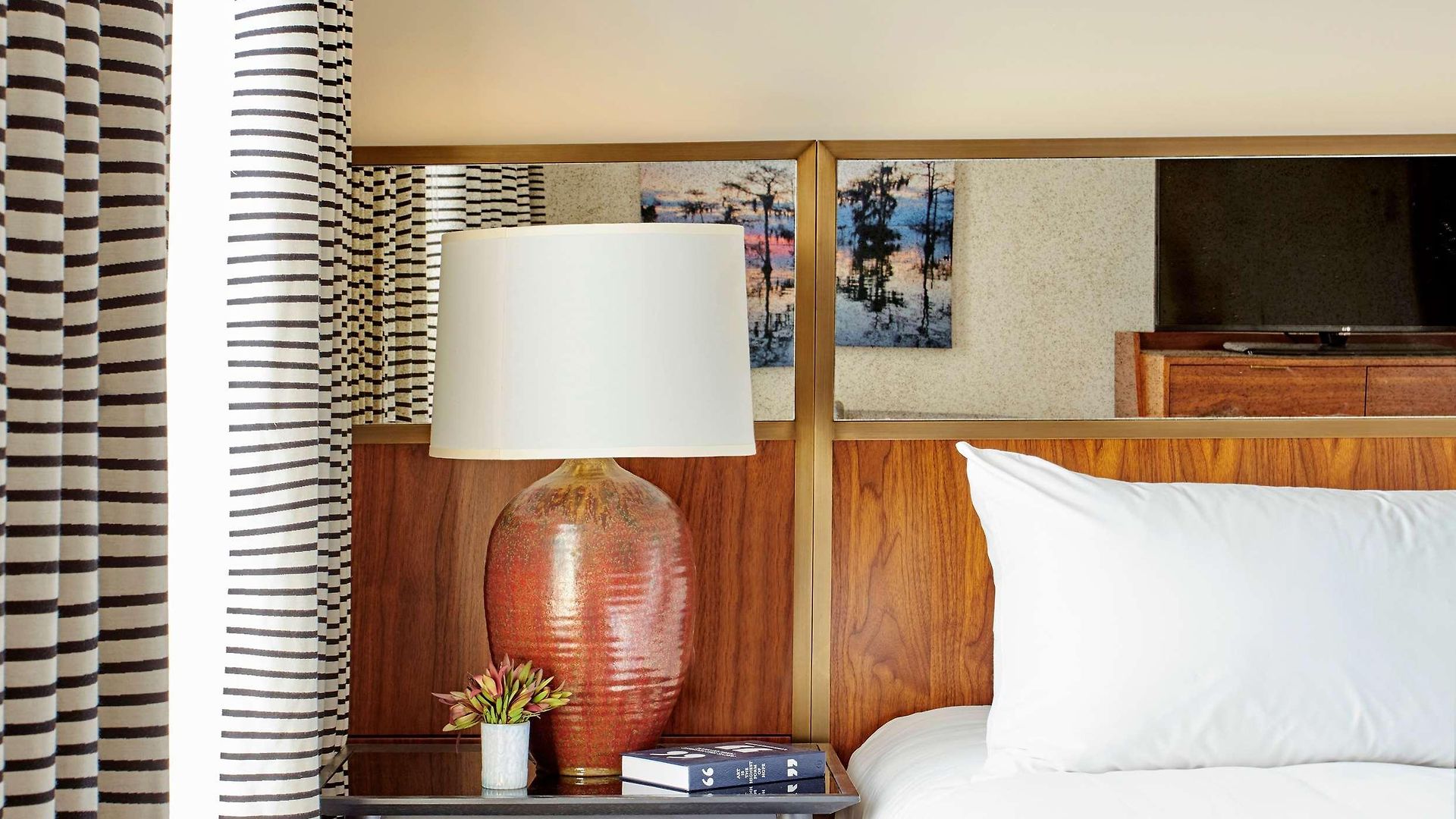 The Untitled Hotel, Tapestry Collection By Hilton 4* Nashville