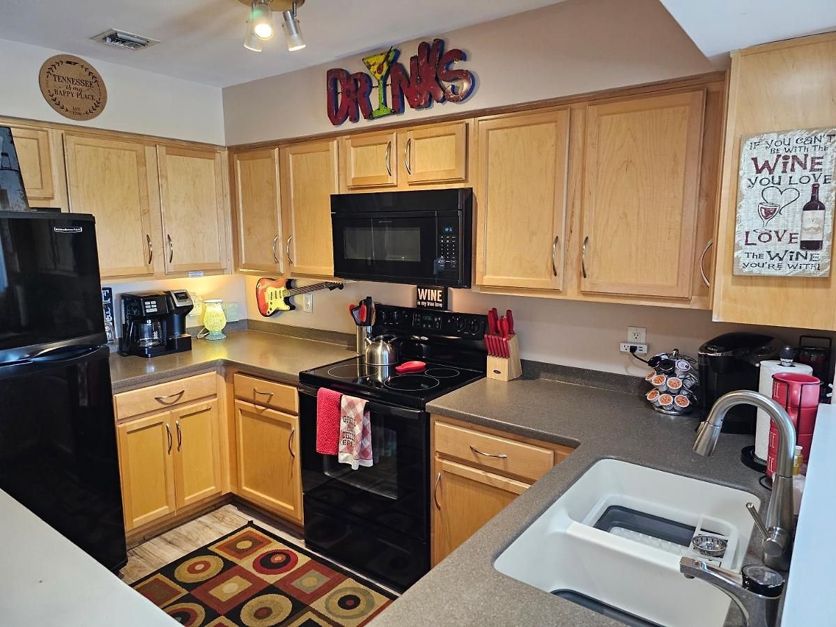New Listing! Gorgeous Downtown Walk To On The River #3 4* Nashville